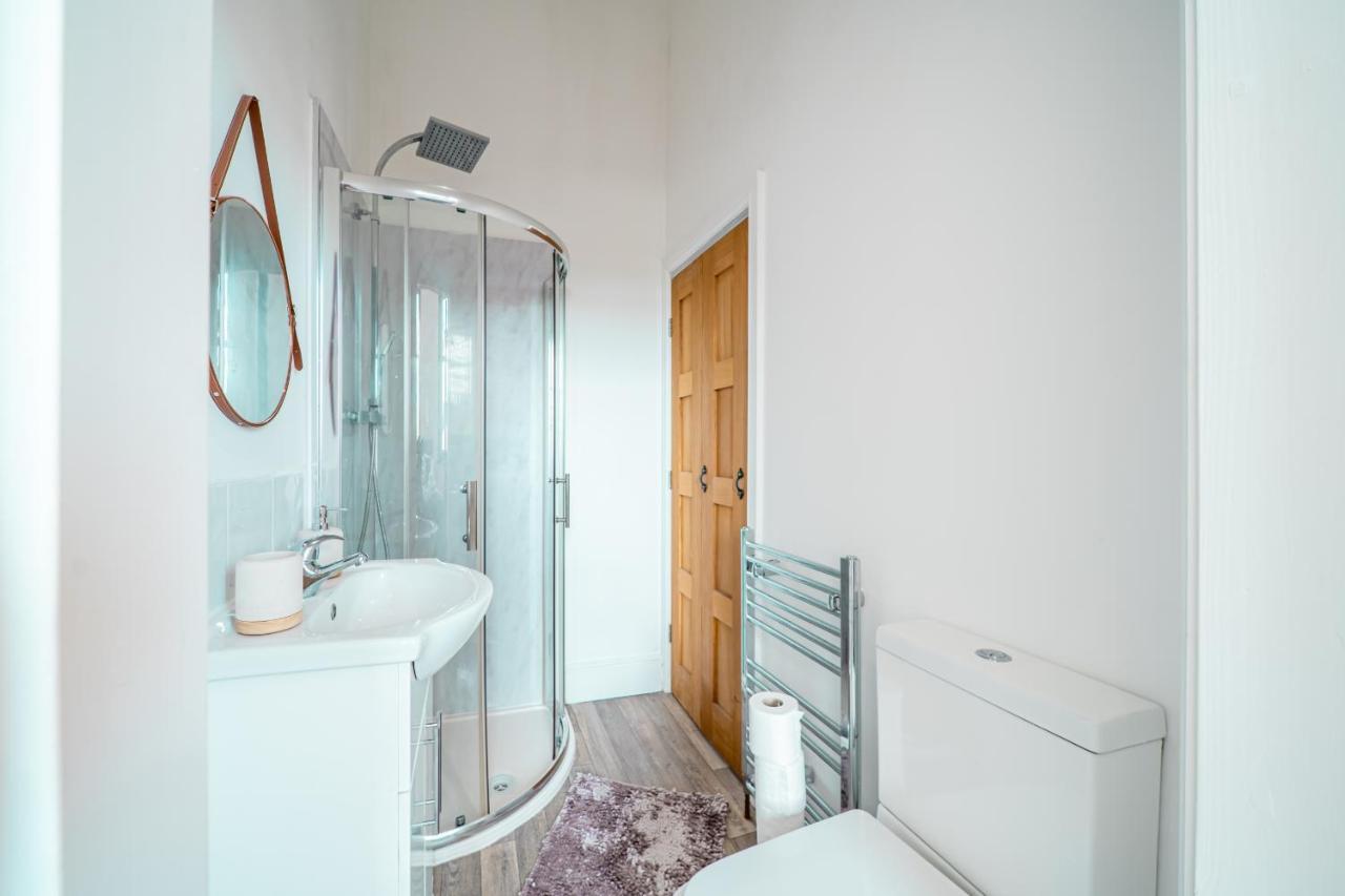 Cozy 1-Bedroom Apartment In The Heart Of Barnsley Town Centre Exterior foto