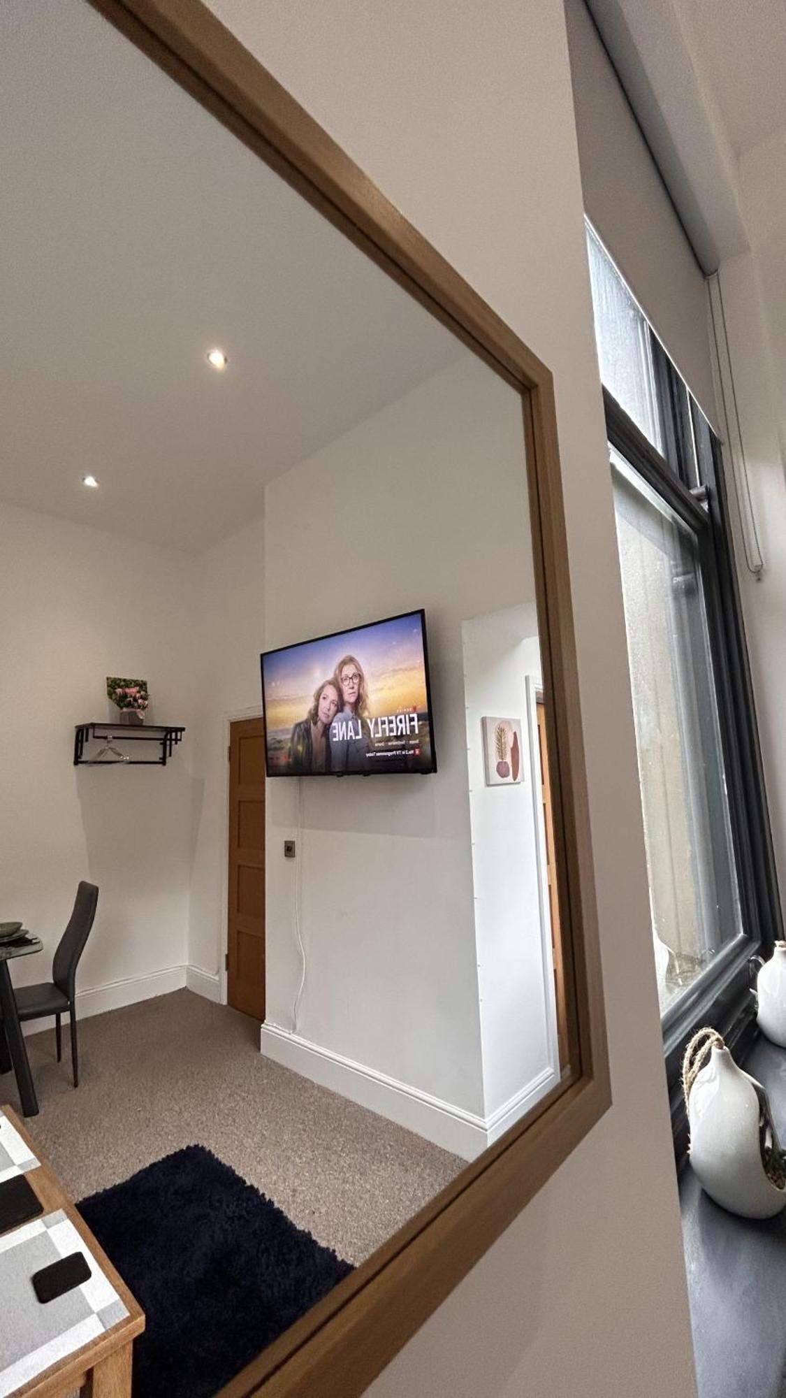 Cozy 1-Bedroom Apartment In The Heart Of Barnsley Town Centre Exterior foto